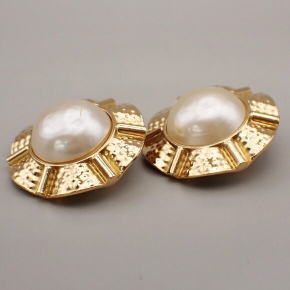 CHANEL Imitation Pearl Large Button Earrings 25 Clip-On Gold Vintage - Picture 3 of 15